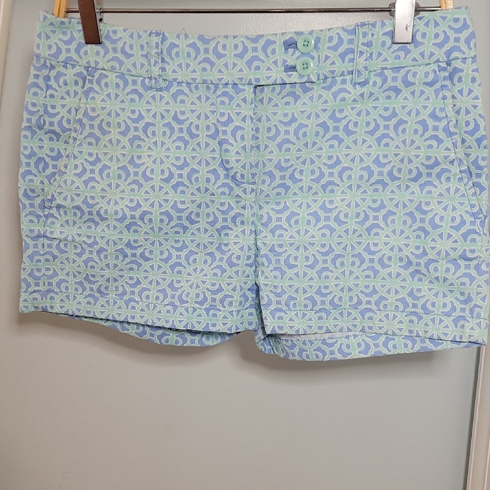 Vineyard Vines Women's Shorts in Blue And Green Geometric Pattern Size 2